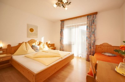 Moderne, helle Zimmer